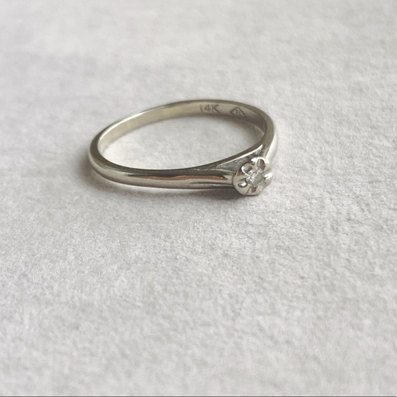 14k solid white gold Diamond ring - Picture 2 of 4